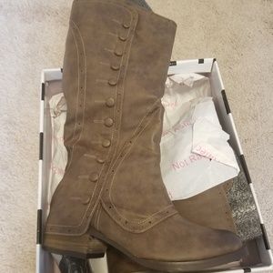 Womans size 7.5 Boots-brand new in the box